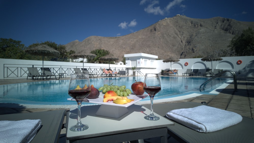 Marybill — Swimming pool in Perissa, South Aegean