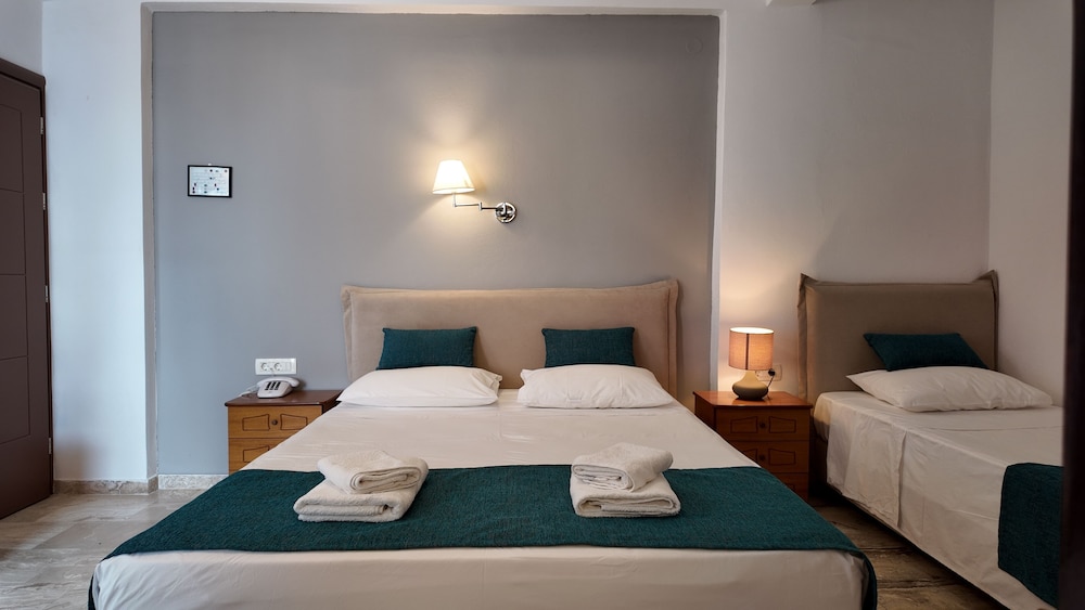 Marybill — Hotel rooms in Perissa, South Aegean