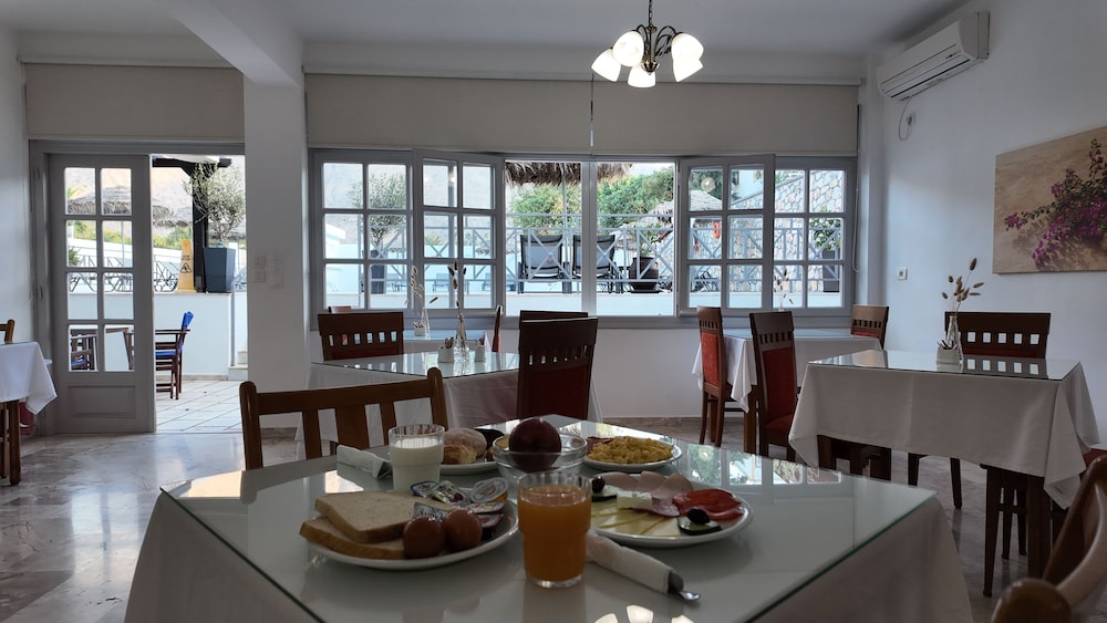 Marybill — Restaurant & bars in Perissa, South Aegean