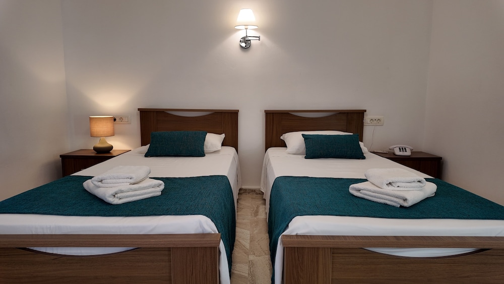 Marybill — Hotel rooms in Perissa, South Aegean