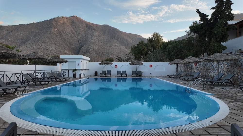 Marybill — Main photo in Perissa, South Aegean