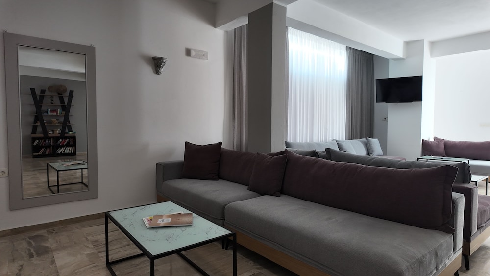 Marybill — Hotel rooms in Perissa, South Aegean