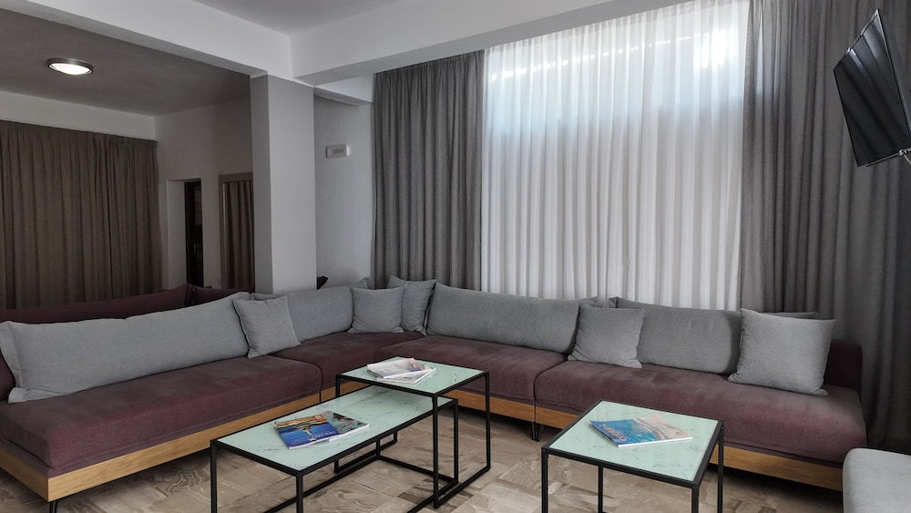Marybill — Hotel rooms in Perissa, South Aegean