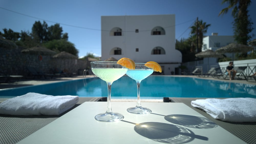 Marybill — Swimming pool in Perissa, South Aegean