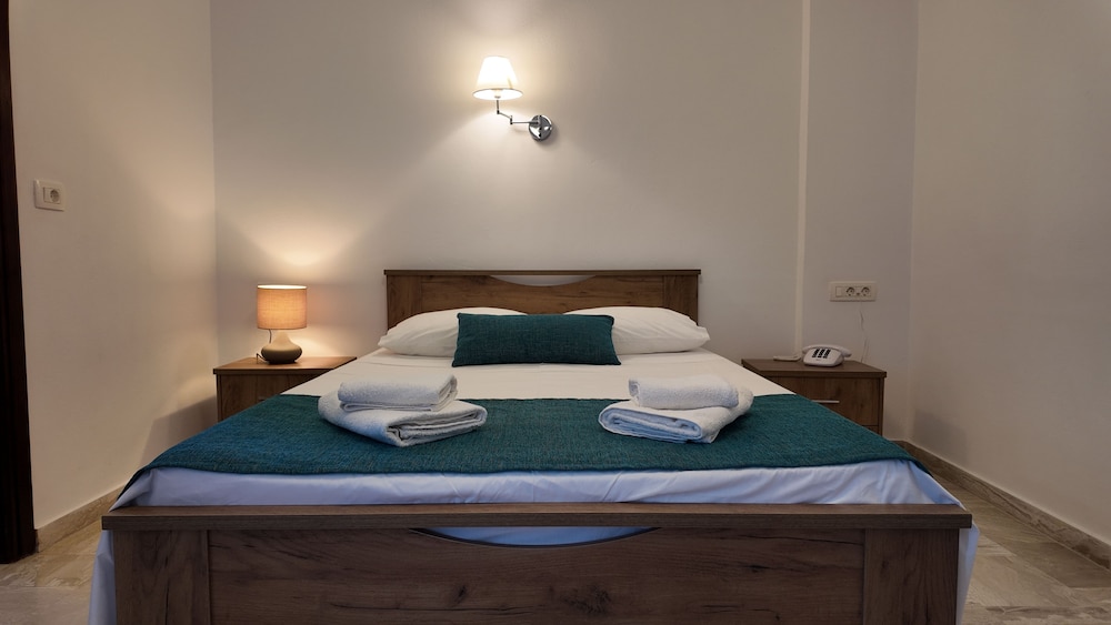 Marybill — Hotel rooms in Perissa, South Aegean