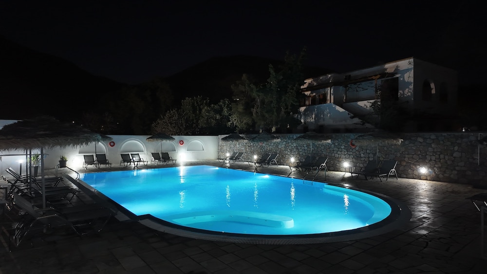 Marybill — Swimming pool in Perissa, South Aegean