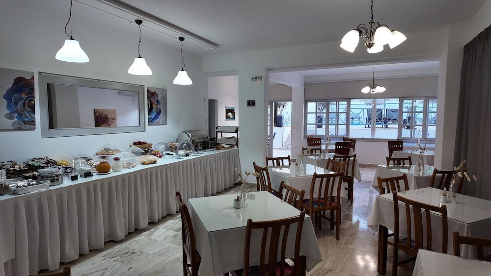 Marybill — Restaurant & bars in Perissa, South Aegean