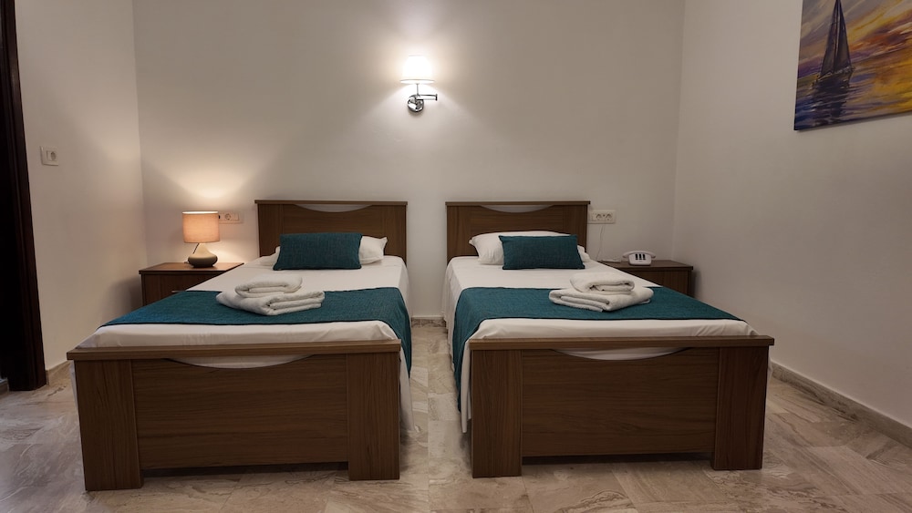 Marybill — Hotel rooms in Perissa, South Aegean