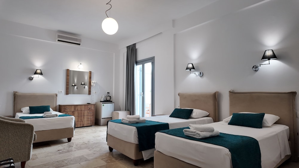 Marybill — Hotel rooms in Perissa, South Aegean