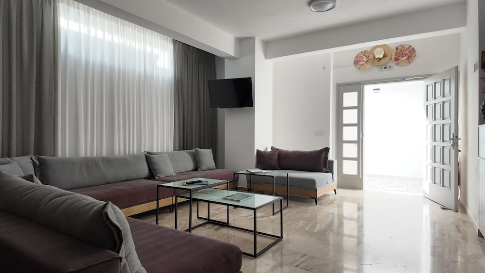 Marybill — Hotel rooms in Perissa, South Aegean
