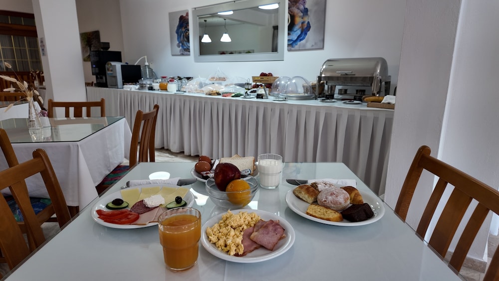 Marybill — Restaurant & bars in Perissa, South Aegean