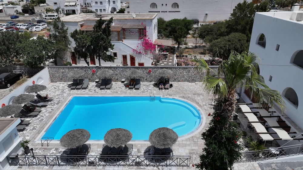 Marybill — Swimming pool in Perissa, South Aegean