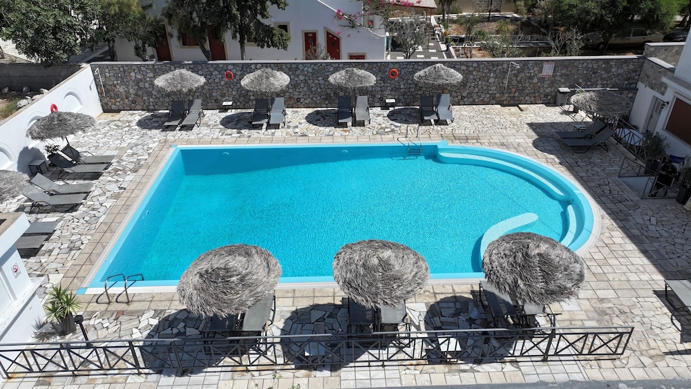 Marybill — Swimming pool in Perissa, South Aegean