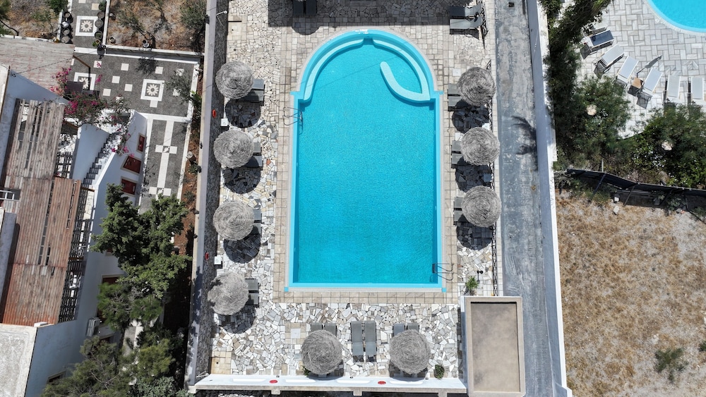 Marybill — Swimming pool in Perissa, South Aegean