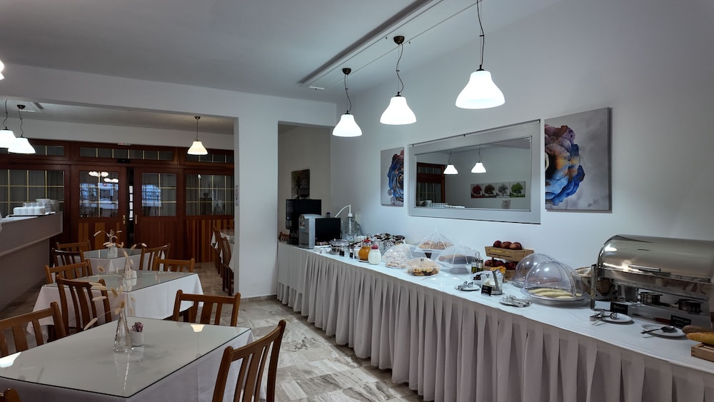 Marybill — Restaurant & bars in Perissa, South Aegean