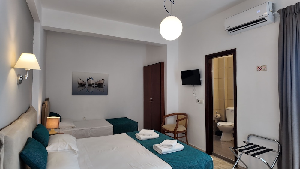 Marybill — Hotel rooms in Perissa, South Aegean