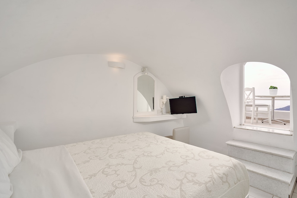 Merovigliosso Apartments — Hotel rooms in Imerovigli, South Aegean