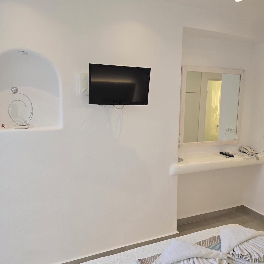 Merovigliosso Apartments — Hotel rooms in Imerovigli, South Aegean