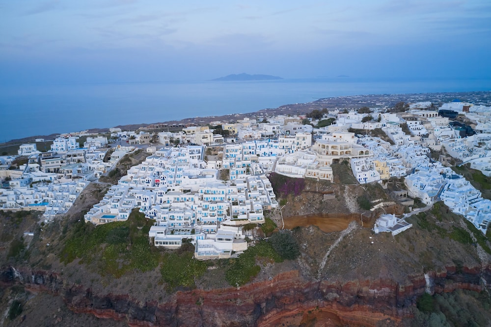 Merovigliosso Apartments — Attractions in the area in Imerovigli, South Aegean