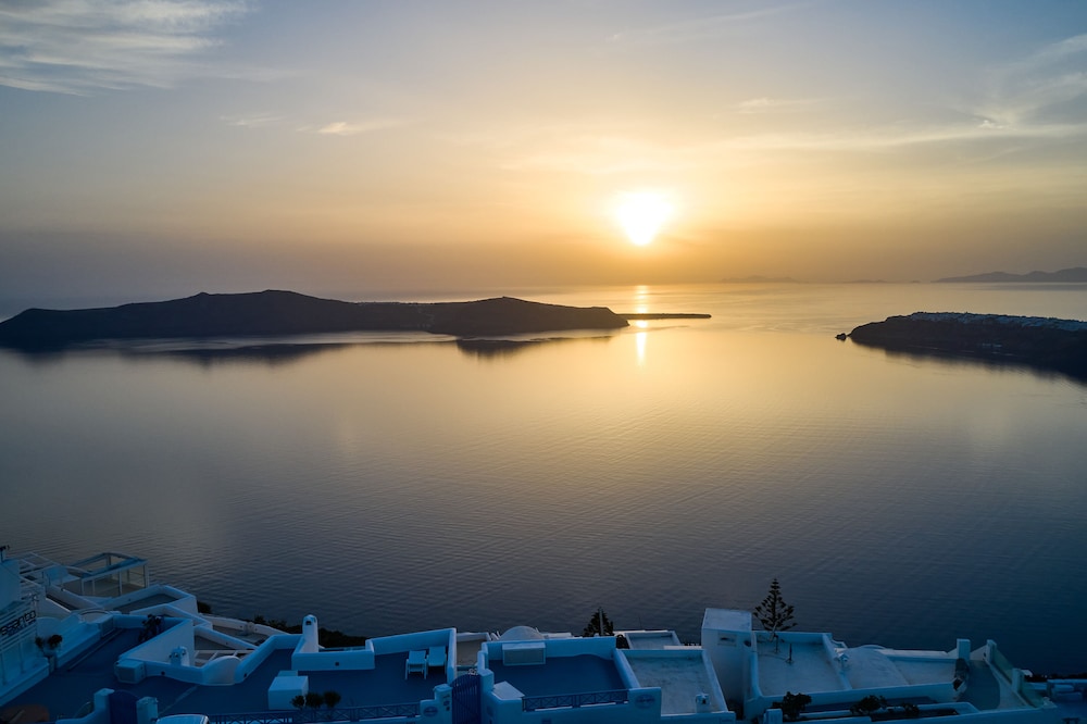 Merovigliosso Apartments — Attractions in the area in Imerovigli, South Aegean