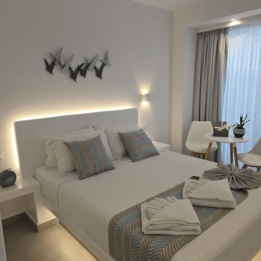 Merovigliosso Apartments — Hotel rooms in Imerovigli, South Aegean