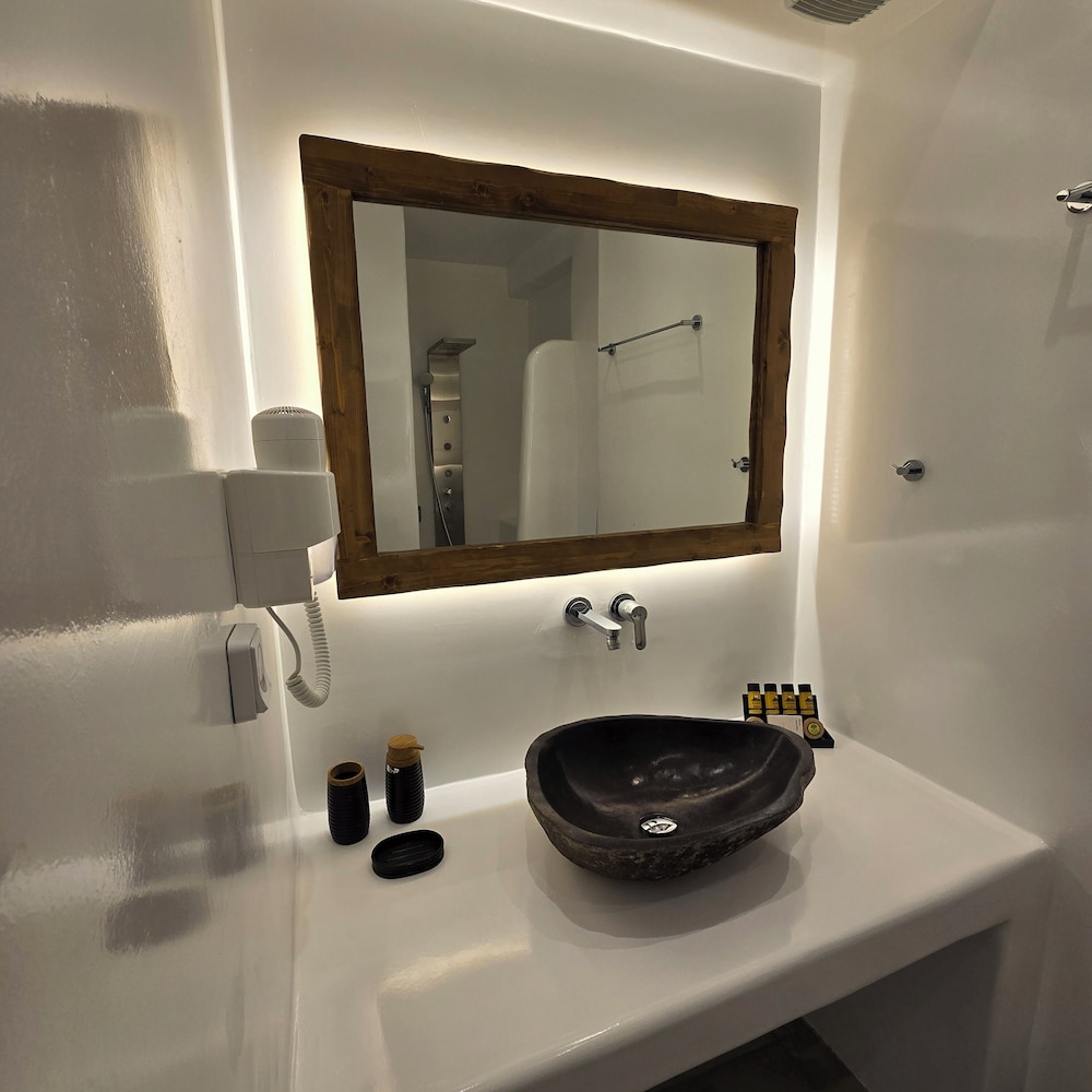 Merovigliosso Apartments — Hotel rooms in Imerovigli, South Aegean