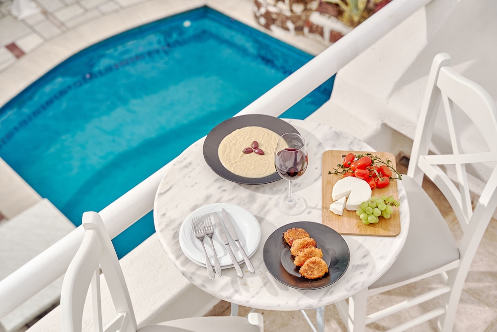 Merovigliosso Apartments — Restaurant & bars in Imerovigli, South Aegean