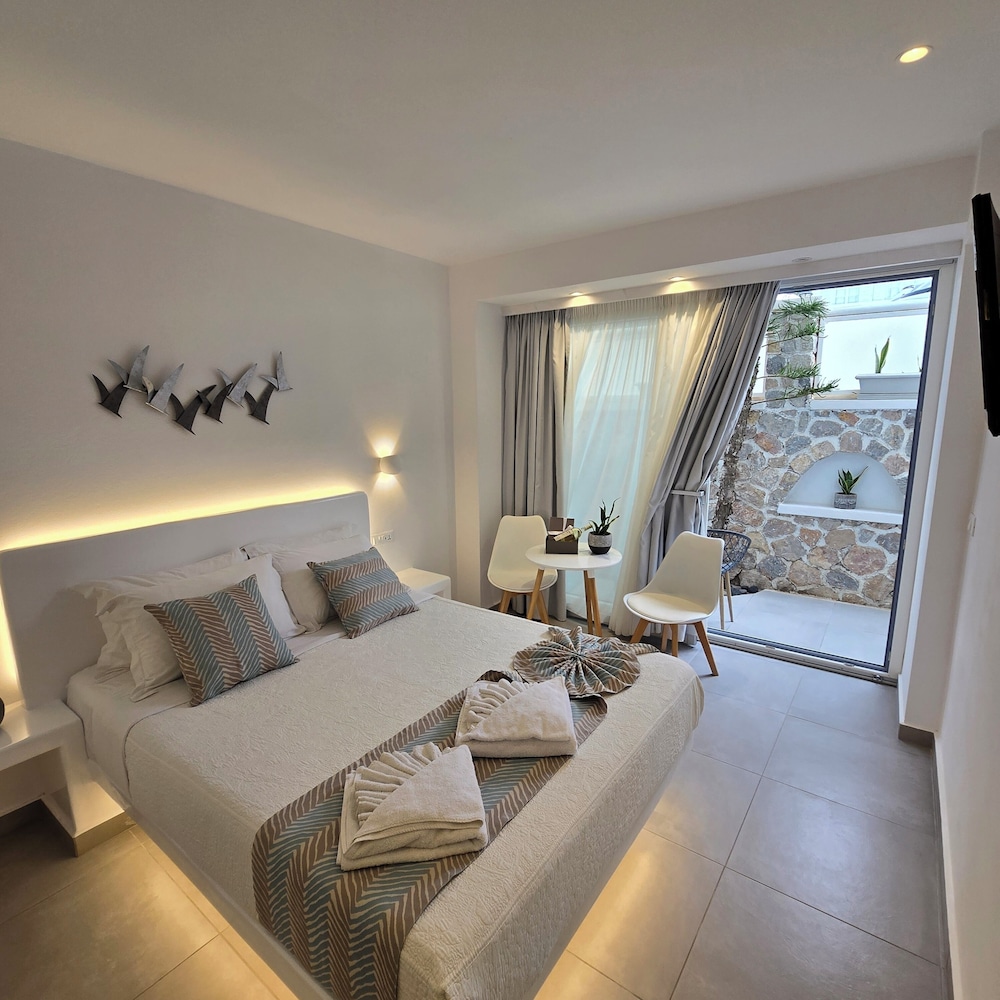 Merovigliosso Apartments — Hotel rooms in Imerovigli, South Aegean