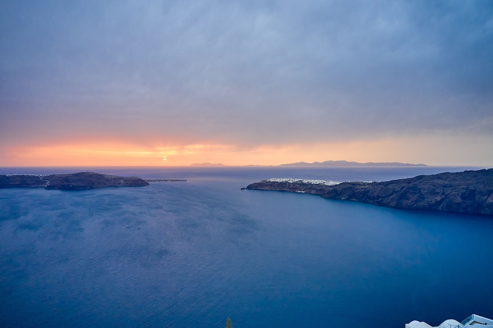 Merovigliosso Apartments — Attractions in the area in Imerovigli, South Aegean