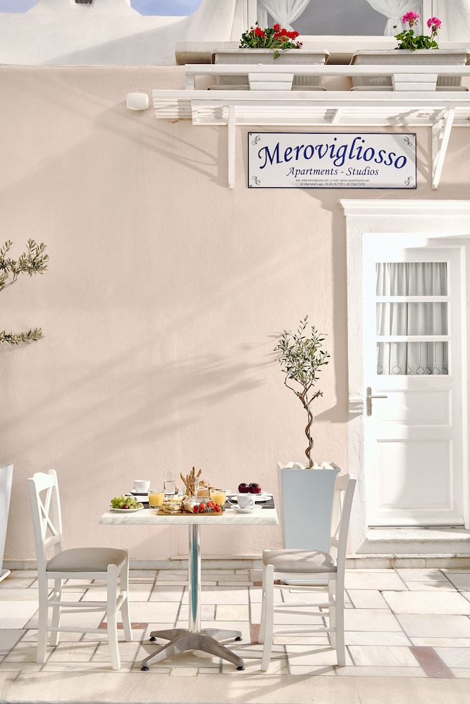 Merovigliosso Apartments — Restaurant & bars in Imerovigli, South Aegean