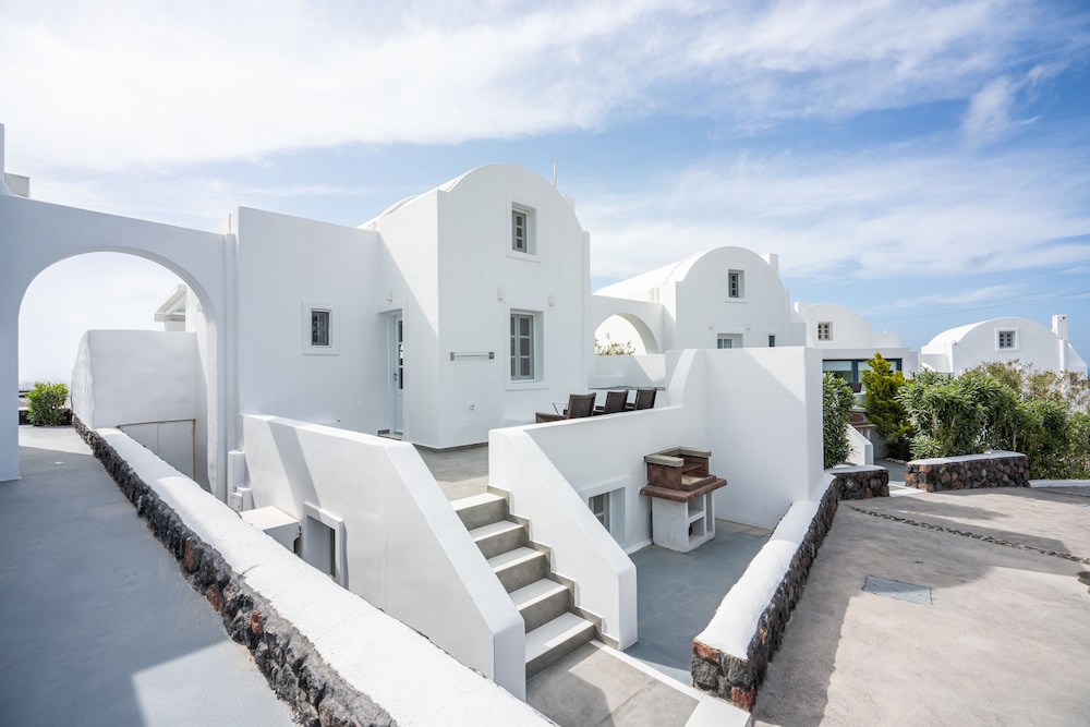 Oia Sunset Villas — Hotel building in Oia, South Aegean