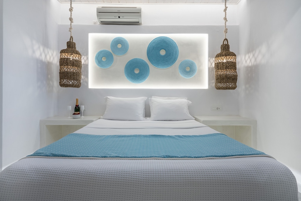 Oia Sunset Villas — Hotel rooms in Oia, South Aegean