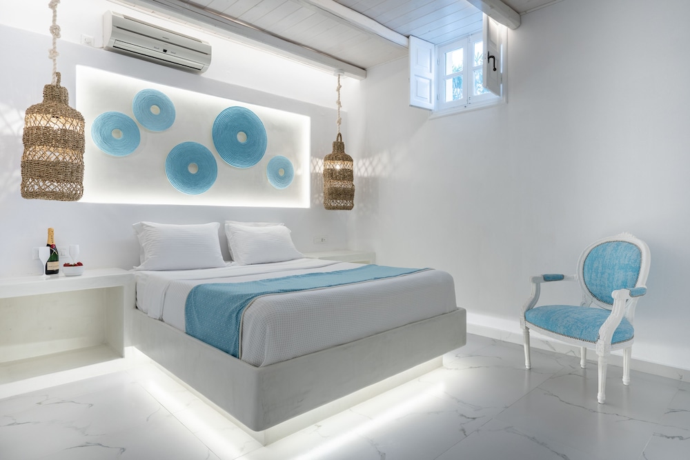 Oia Sunset Villas — Hotel rooms in Oia, South Aegean