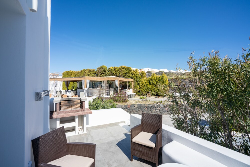 Oia Sunset Villas — Hotel rooms in Oia, South Aegean