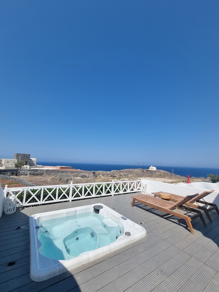 Oia Sunset Villas — Swimming pool in Oia, South Aegean