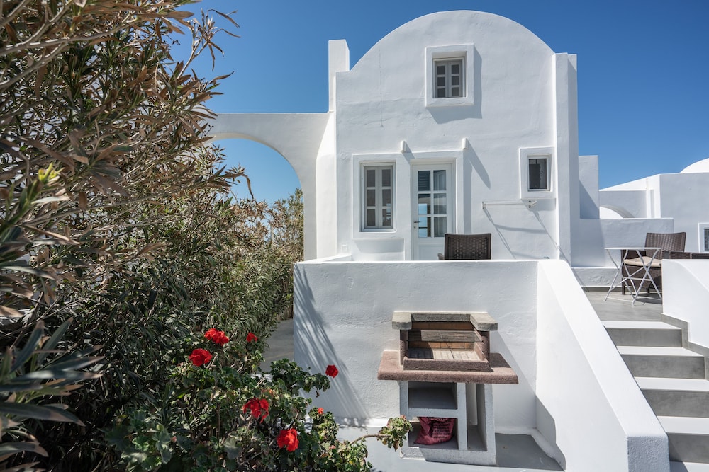 Oia Sunset Villas — Hotel building in Oia, South Aegean
