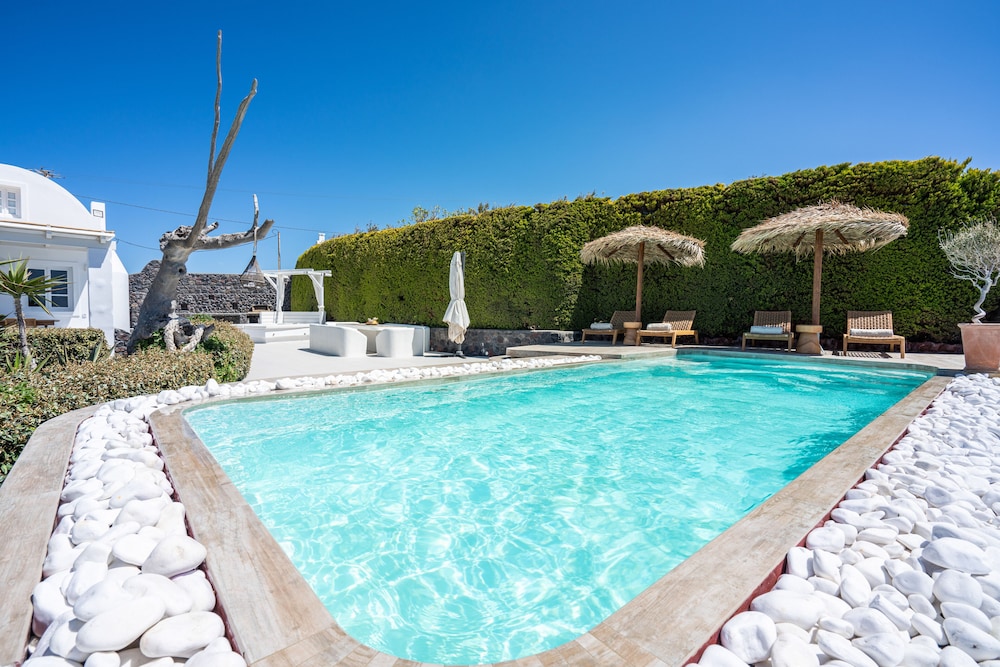 Oia Sunset Villas — Swimming pool in Oia, South Aegean