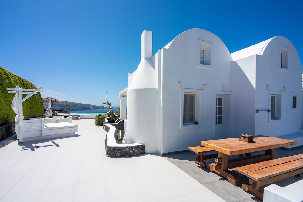 Oia Sunset Villas — Hotel building in Oia, South Aegean