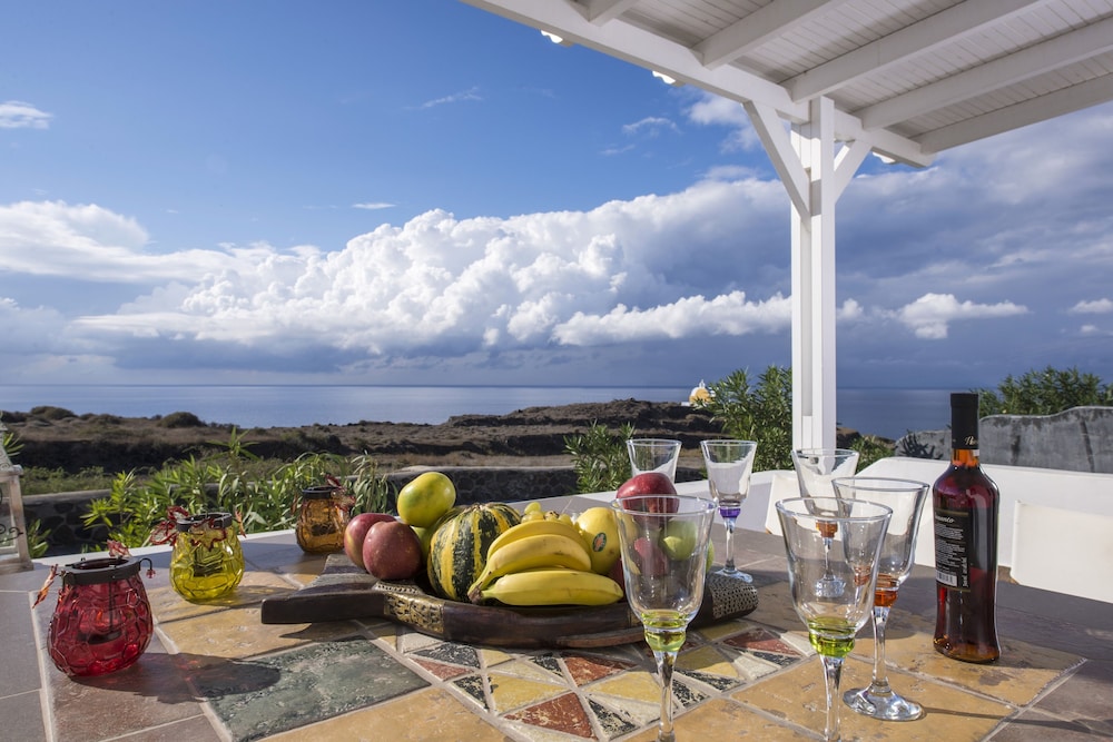 Oia Sunset Villas — Restaurant & bars in Oia, South Aegean