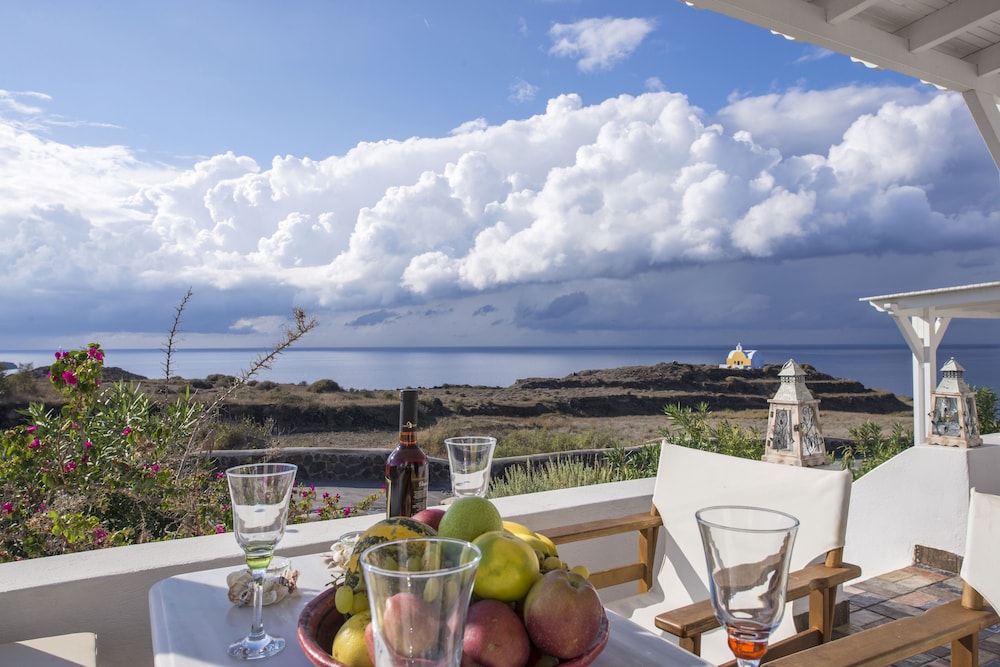 Oia Sunset Villas — Restaurant & bars in Oia, South Aegean