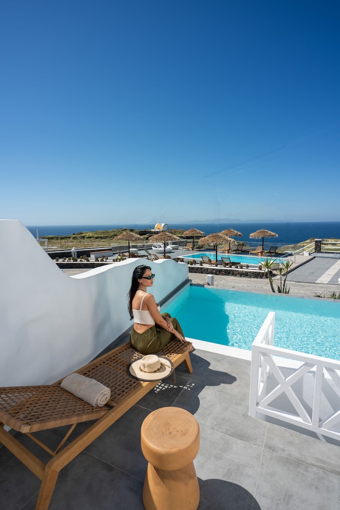 Oia Sunset Villas — Swimming pool in Oia, South Aegean
