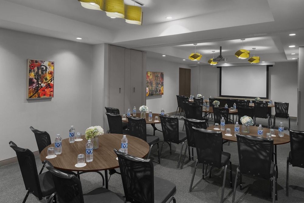 Cambria Hotel New York - Chelsea — Restaurant & bars in New York City, New York State