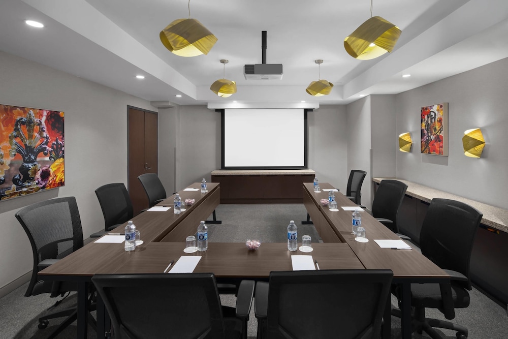 Cambria Hotel New York - Chelsea — Hotel building in New York City, New York State