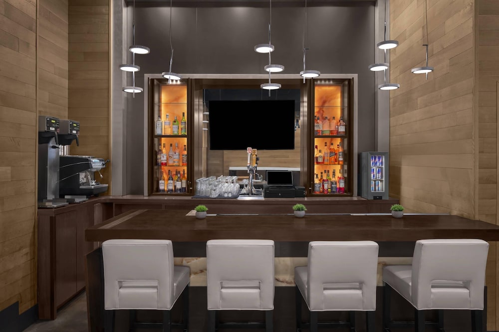 Cambria Hotel New York - Chelsea — Restaurant & bars in New York City, New York State