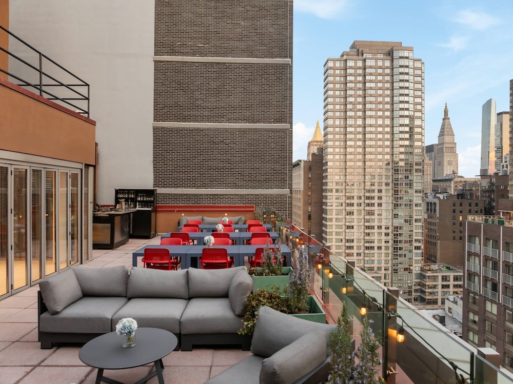Cambria Hotel New York - Chelsea — Restaurant & bars in New York City, New York State