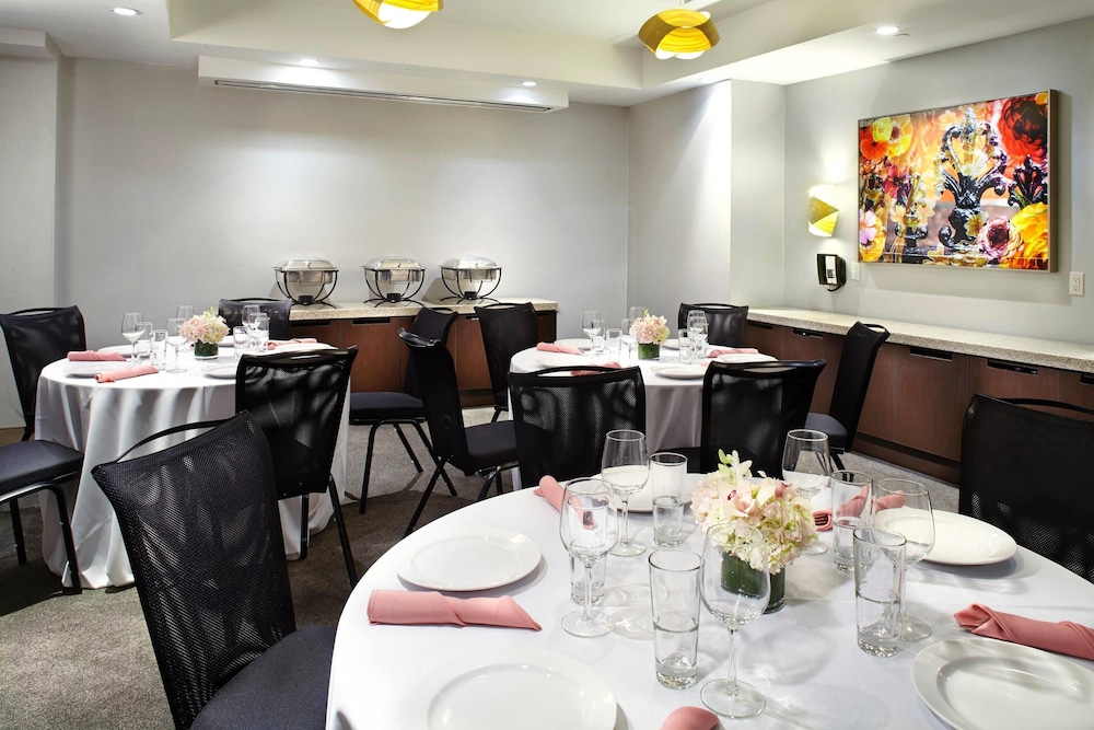 Cambria Hotel New York - Chelsea — Restaurant & bars in New York City, New York State
