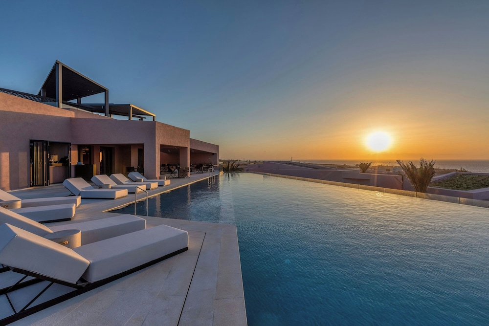 Domes Novos Santorini, Autograph Collection
