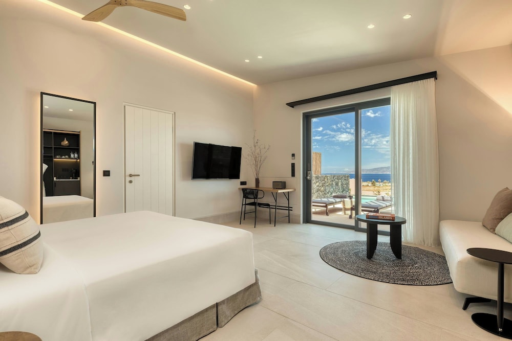 Domes Novos Santorini, Autograph Collection — Hotel rooms in Oia, South Aegean