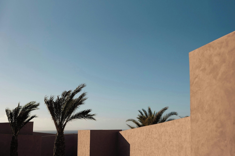 Domes Novos Santorini, Autograph Collection — Hotel building in Oia, South Aegean