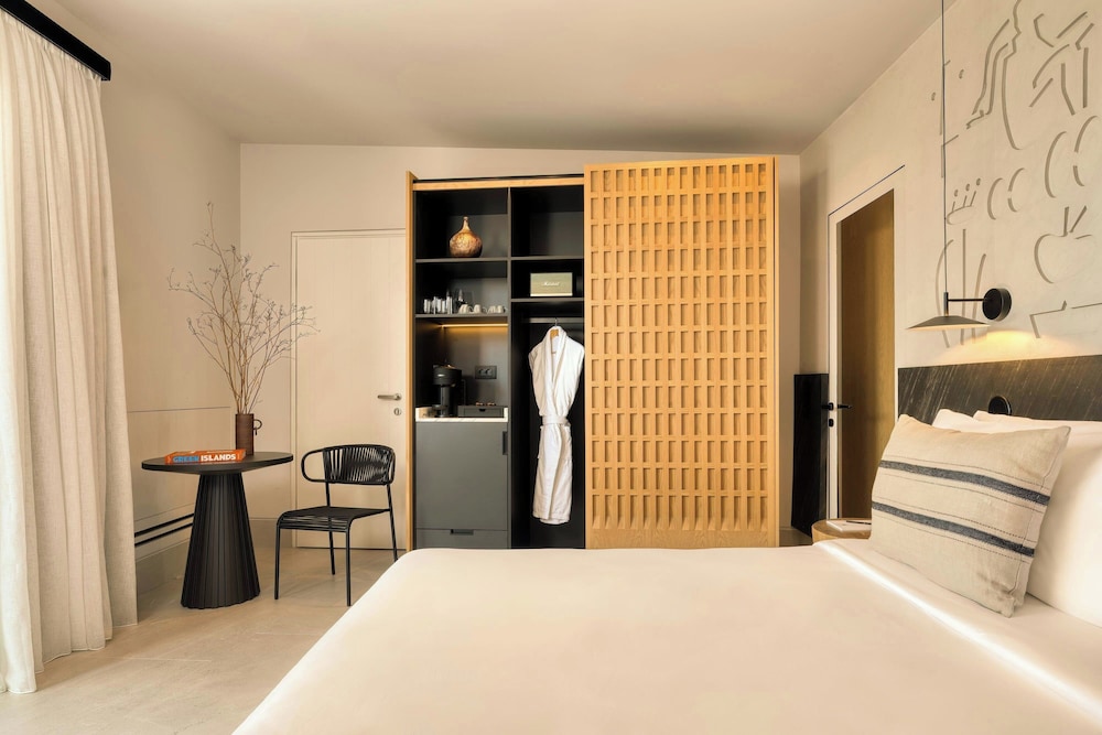 Domes Novos Santorini, Autograph Collection — Hotel rooms in Oia, South Aegean